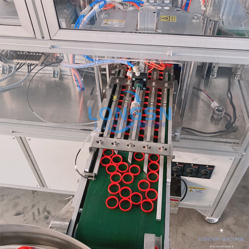 Automatische Kunststoffkappen-O-Ring-Montagemaschine zum Einsetzen von Deckeleinsätzen