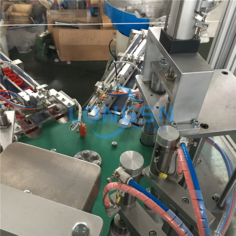 Automatische Hochgeschwindigkeits-Montagemaschine mit 2 Teilen 3 Teilen Öl-Eurokappen-Montagemaschine