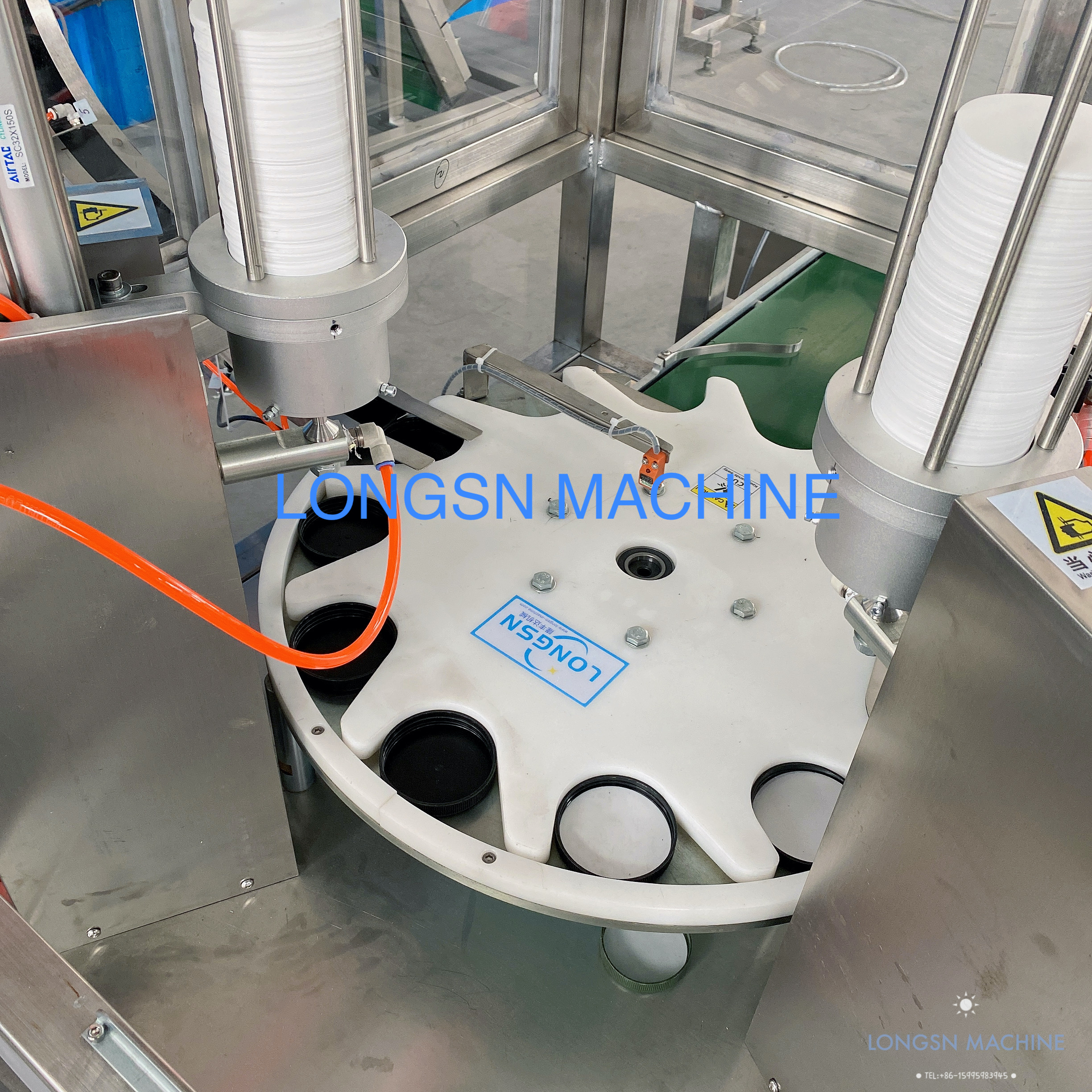 Automatische Maschinen zum Auskleiden von Kunststoffkappen